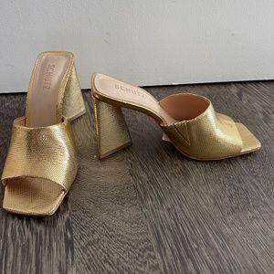 line.title	 Lizah Metallic Leather Sandal - 8.5 / Gold / Embossed